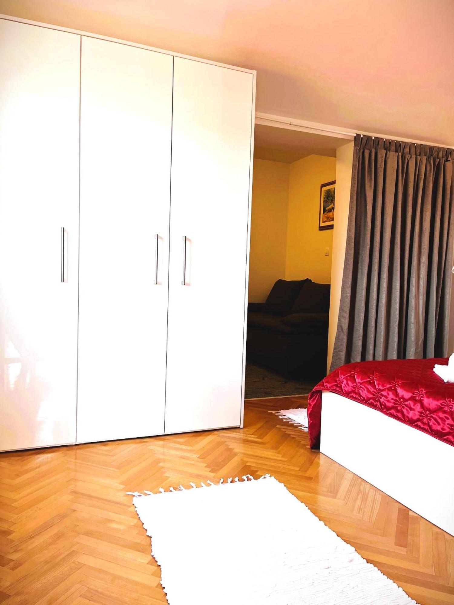 Apartment And Rooms Milak Rab Town Exterior foto