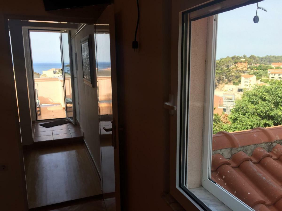 Apartment And Rooms Milak Rab Town Exterior foto